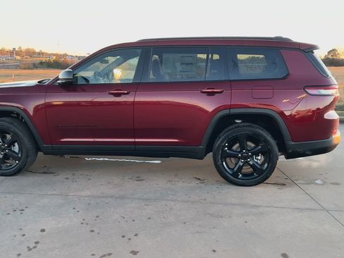 New 2025 Jeep Grand Cherokee L Altitude image 6