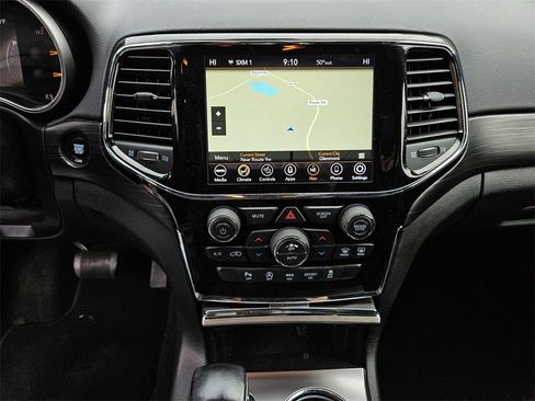 Used 2020 Jeep Grand Cherokee Altitude image 15