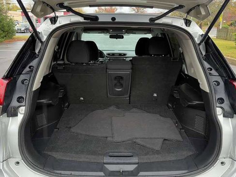 Used 2017 Nissan Rogue S image 19