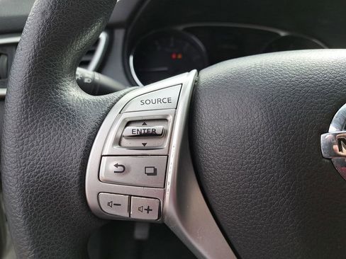 Used 2015 Nissan Rogue S image 17