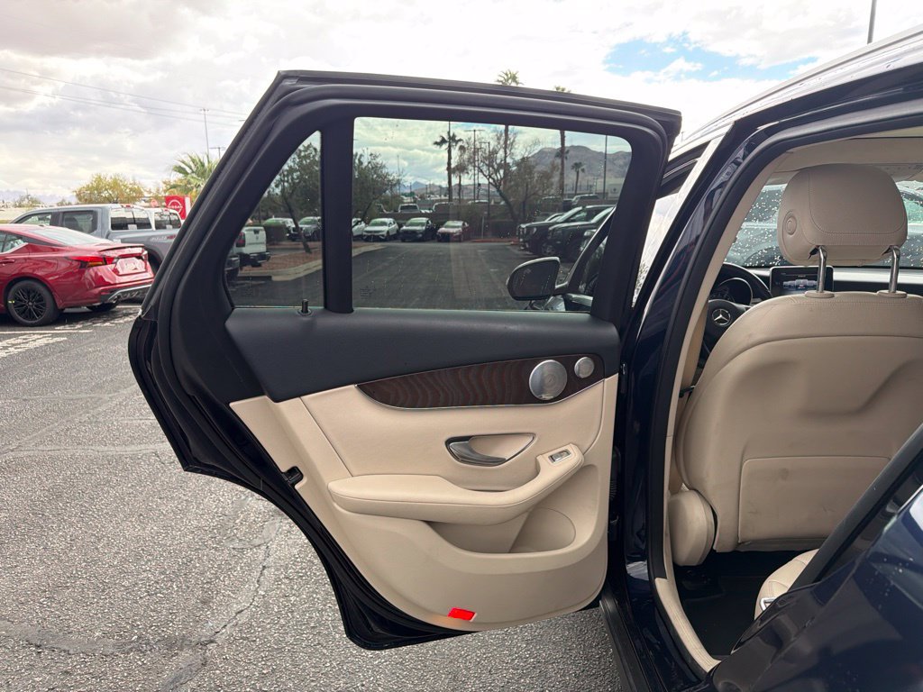 Used 2019 Mercedes-Benz GLC 300 image 7