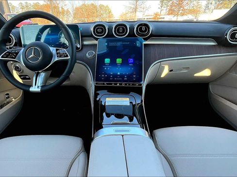 Used 2025 Mercedes-Benz C 300 4MATIC Sedan image 5