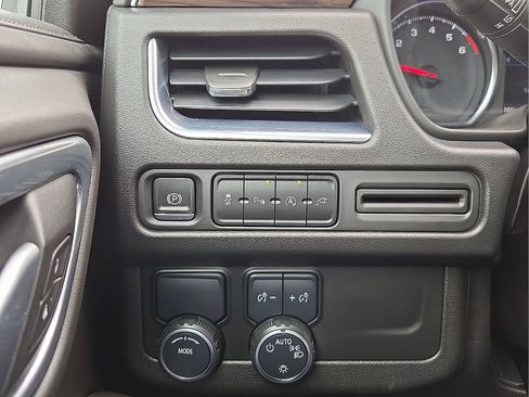 Used 2021 Chevrolet Suburban LS RWD image 18