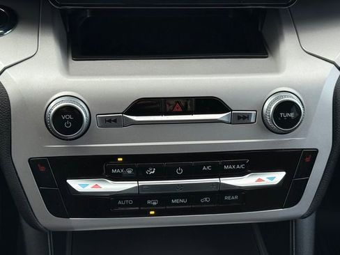 Certified 2023 Ford Explorer XLT image 12