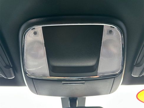 Used 2018 Dodge Charger SXT w/ Blacktop Package image 18