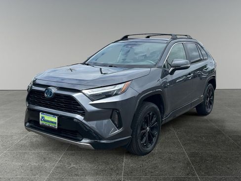 Used 2022 Toyota RAV4 SE w/ Convenience Package AWD/4WD image 3