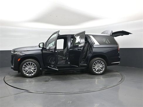 Used 2022 Cadillac Escalade Premium Luxury image 51