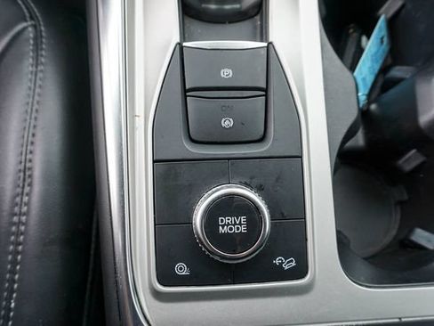 Used 2022 Ford Explorer XLT w/ Equipment Group 202A AWD/4WD image 18