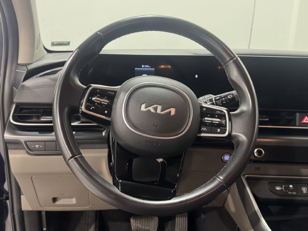 Used 2025 Kia Carnival FWD image 5