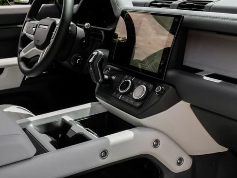 New 2026 Land Rover Defender 130 X-Dynamic SE AWD/4WD image 32