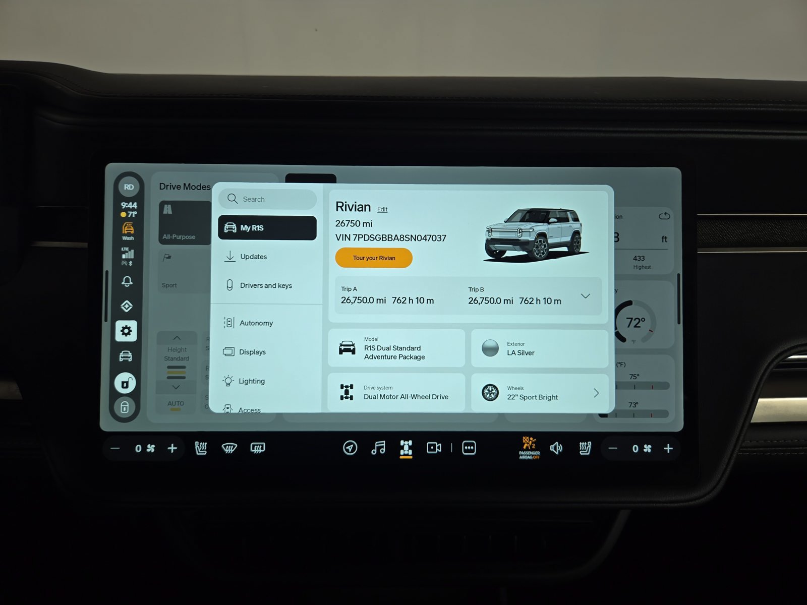 Used 2025 Rivian R1S Adventure Dual AWD/4WD image 29