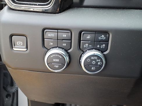 Used 2023 GMC Sierra 1500 AT4 w/ AT4 Premium Package AWD/4WD image 18