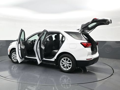 Used 2024 Chevrolet Equinox LS FWD image 32