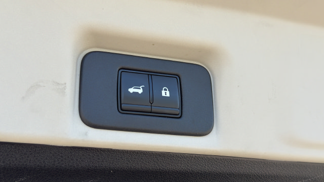 Used 2023 Nissan Ariya AWD/4WD image 10