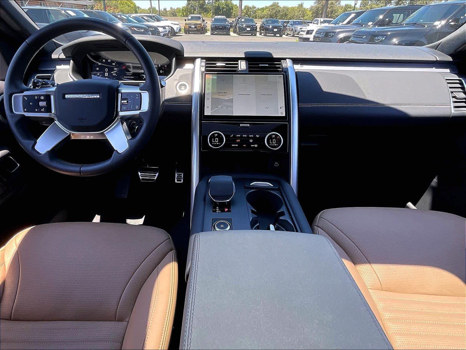 Used 2025 Land Rover Discovery Dynamic SE AWD/4WD image 18