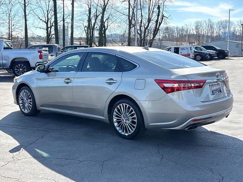 Used 2017 Toyota Avalon Limited image 28