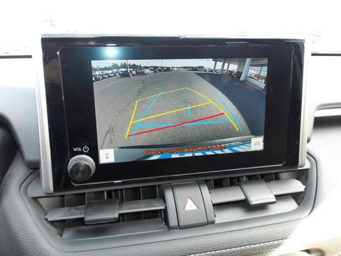 Used 2025 Toyota RAV4 LE AWD/4WD image 19