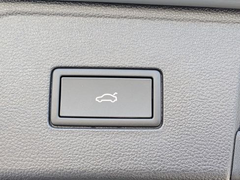 New 2026 Volkswagen Atlas SE image 32