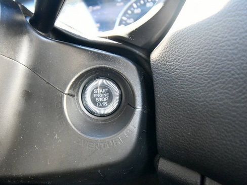 Used 2023 Jeep Renegade Latitude AWD/4WD image 24
