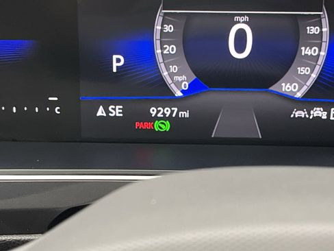 Used 2024 Volkswagen Tiguan SE R-Line image 14