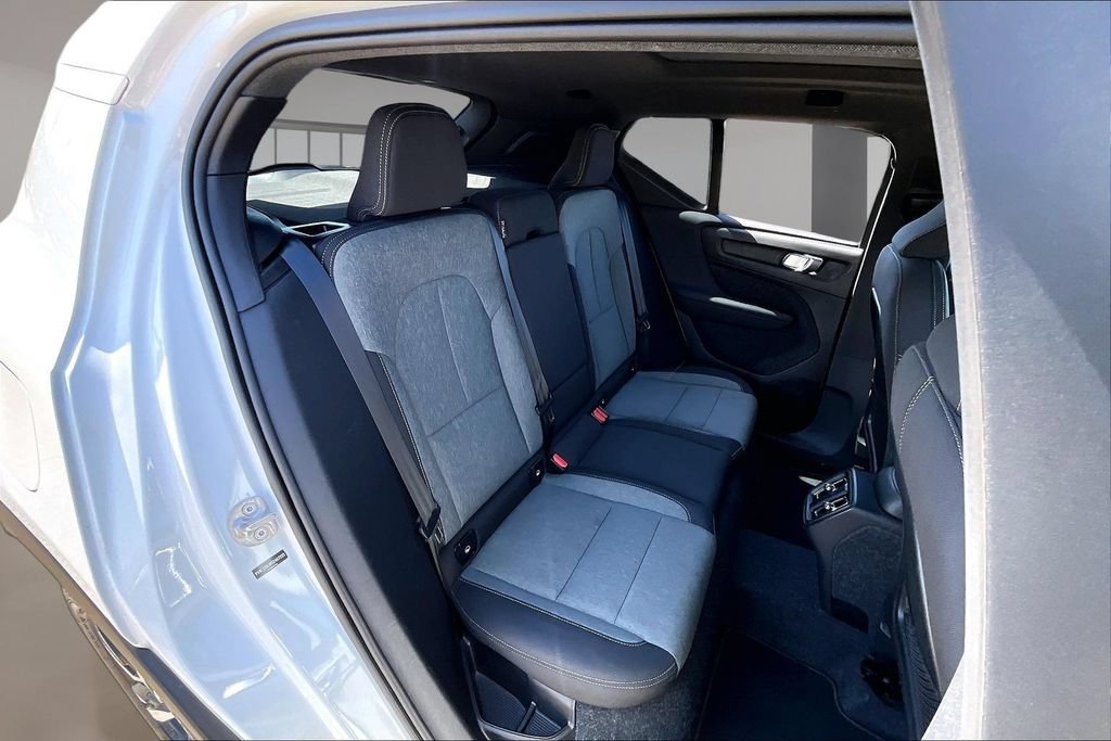 Used 2025 Volvo XC40 B5 Core AWD/4WD image 29