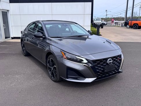 Used 2024 Nissan Altima 2.5 SR w/ SR Premium Package AWD/4WD image 5