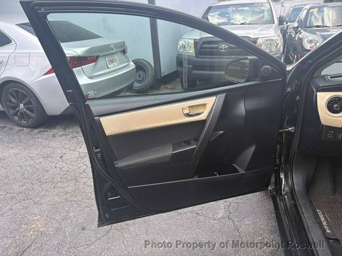 Used 2018 Toyota Corolla LE FWD image 14