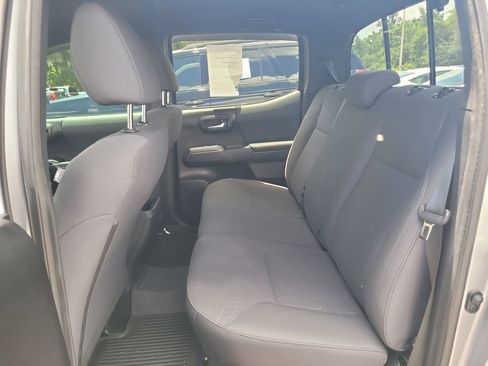 Used 2019 Toyota Tacoma TRD Off-Road AWD/4WD image 11