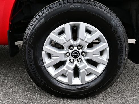 Certified 2022 Nissan Frontier SV w/ Technology Package AWD/4WD image 11