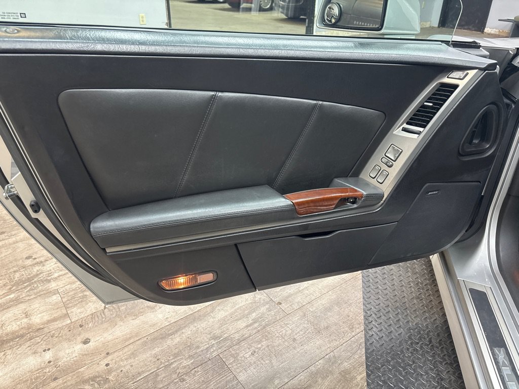 Used 2006 Cadillac XLR RWD image 25