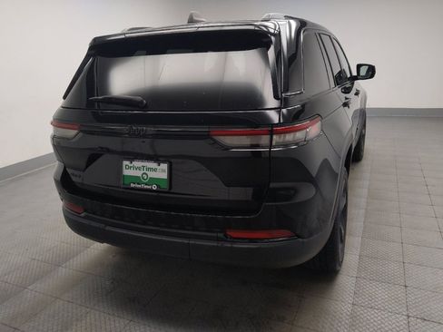 Used 2023 Jeep Grand Cherokee Altitude AWD/4WD image 7