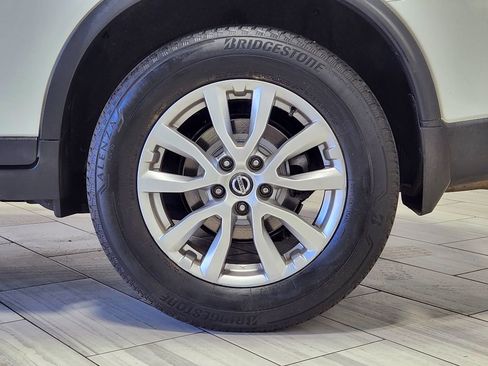 Used 2020 Nissan Rogue SV image 9