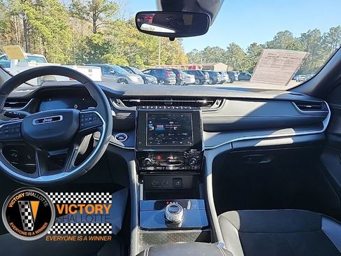 Certified 2024 Jeep Grand Cherokee Altitude image 3