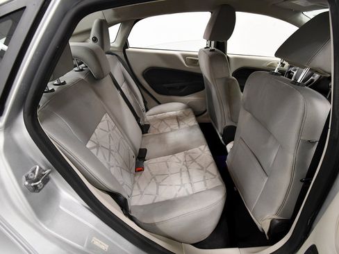 Used 2013 Ford Fiesta SE image 18