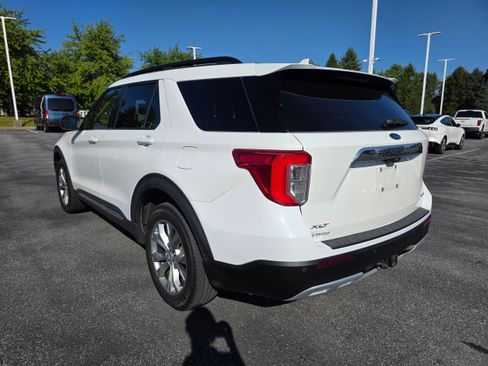 Used 2023 Ford Explorer XLT w/ Equipment Group 202A AWD/4WD image 3