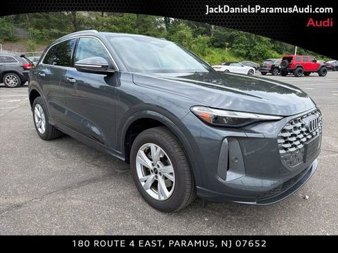 Used 2025 Audi Q5 Premium w/ Convenience Package AWD/4WD image 3