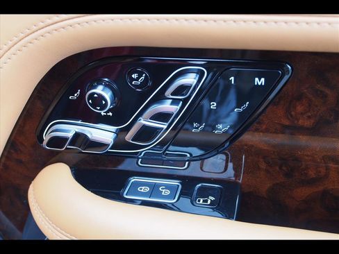 Used 2018 Land Rover Range Rover Autobiography image 18