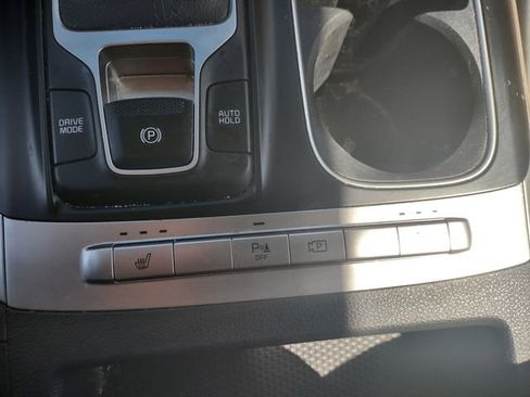 Used 2024 Kia Carnival LX FWD image 14