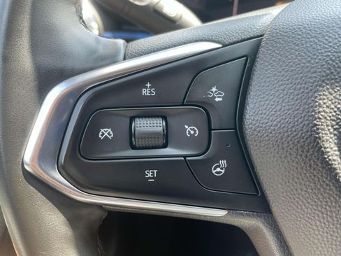 Used 2025 Chevrolet Trax LT w/ LT Convenience Package FWD image 20