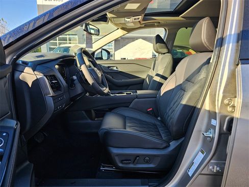 New 2026 Nissan Rogue Platinum image 16