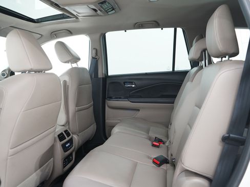 Used 2016 Honda Pilot Touring image 23
