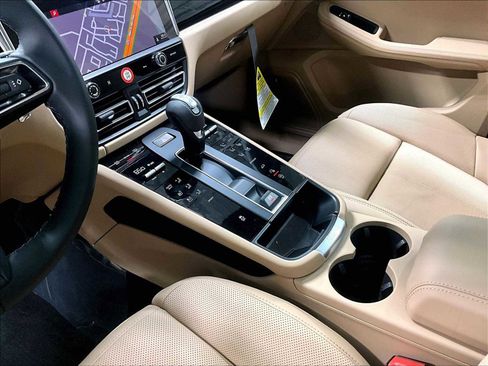 New 2026 Porsche Macan image 17