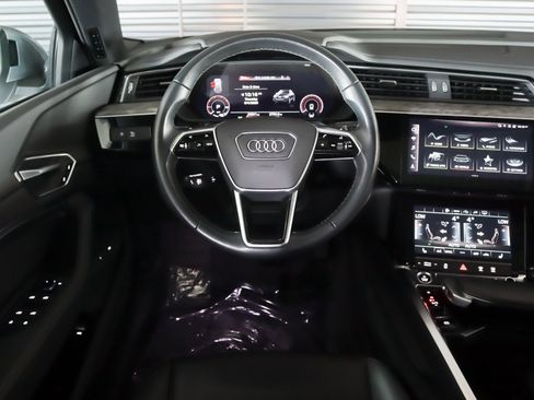 Used 2023 Audi e-tron Premium w/ Convenience Plus Package AWD/4WD image 18