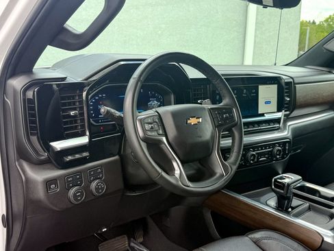 Certified 2024 Chevrolet Silverado 1500 High Country w/ Technology Package AWD/4WD image 15
