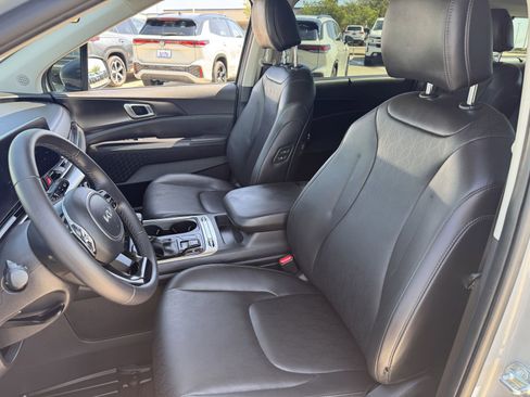 Used 2025 Kia Carnival SX w/ SX Dark Edition Package image 26