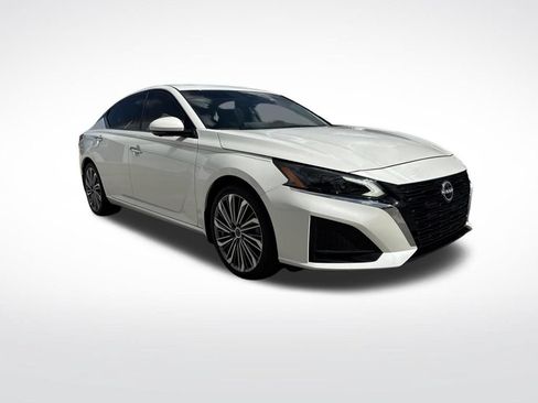 Used 2024 Nissan Altima 2.5 SL FWD image 2