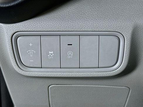 Used 2025 Kia Soul LX w/ LX Technology Package FWD image 17