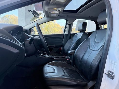 Used 2016 Ford Focus SE w/ Equipment Group 201A image 9