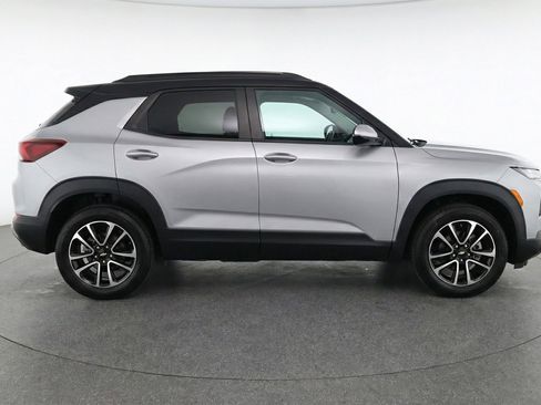 Used 2025 Chevrolet TrailBlazer LT w/ Driver Confidence Package image 11