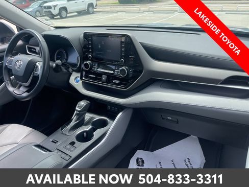 Used 2022 Toyota Highlander XLE FWD image 15